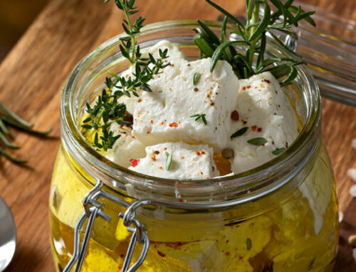 Conservar quesos en AOVE: Una tradición milenaria que realza el sabor